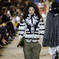 Peragaan busana Louis Vuitton Spring/Summer 2022 yang menutup perhelatan Paris Fashion Week tahun ini. Foto: Getty Images/Pascal Le Segretain.