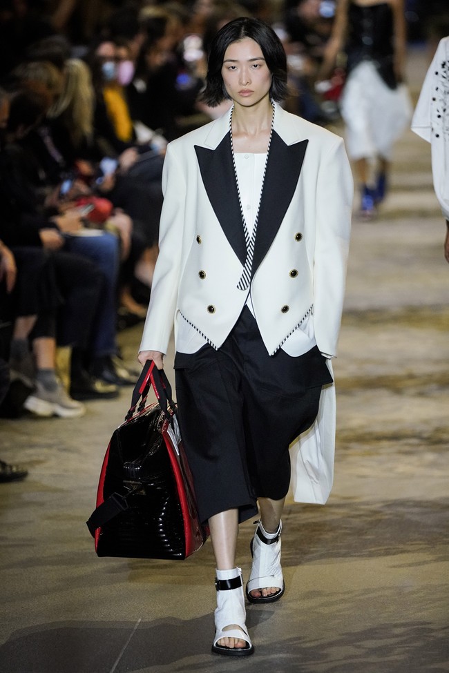 Peragaan busana Louis Vuitton Spring/Summer 2022 yang menutup perhelatan Paris Fashion Week tahun ini. Foto: Getty Images/Pascal Le Segretain.
