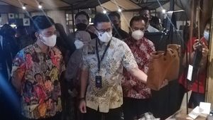 Momen Menparekraf Sandiaga dan Gibran Tinjau UMKM di De Tjolomadu