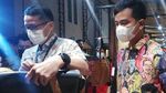 Momen Menparekraf Sandiaga dan Gibran Tinjau UMKM di De Tjolomadu