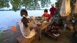 Nggak Biasa, Resto di Thailand Ini Ramai Pengunjung Saat Kebanjiran
