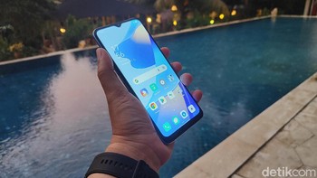 Oppo A16 4/64 hadir dalam bentangan 6,52 inch dengan resolusi 1600 x720 pixel dan screen to body 88,70%. Foto: Adi Fida Rahman/detikINET