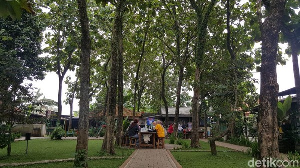 Sensasi Makan di Pabrik Tahu Tertua di Tangerang Selatan