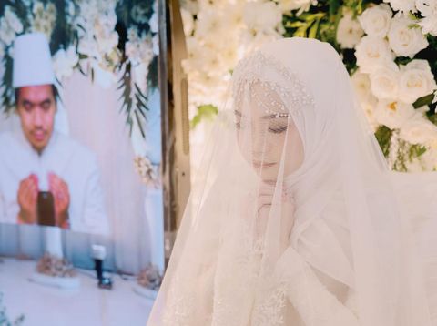 Pasangan Anya dan Anto yang menikah secara virtual.