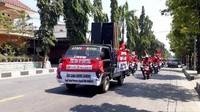 Setelah melakukan aksi damai di Polres Bojonegoro, sekitar 100 kader PDIP Bojonegoro pro Wakil Bupati Budi Irawanto kemudian mendatangi kantor DPC PDIP Bojonegoro. Mereka melakukan konvoi menuju ke kantor di Jalan Panglima Polim tersebut.