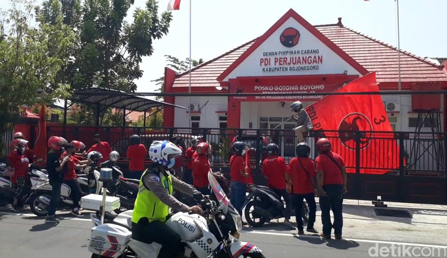 Polres Bojonegoro Ramai Didatangi Ratusan Kader PDIP, Ada Apa?