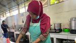 Makan Ayam Kampung Bakar dan Sambal Dadak khas Ibu Ubed di Bogor