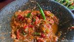 Makan Ayam Kampung Bakar dan Sambal Dadak khas Ibu Ubed di Bogor