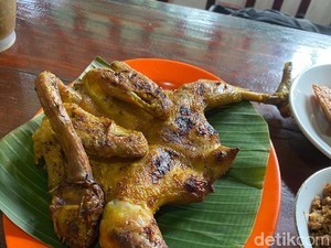 Raos Pisan! Ayam Bakar dan Sambal Dadak Ibu Ubed yang Bikin Selebriti Ketagihan