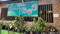 Meski terbilang sederhana, dan awalnya hanya berupa saung saja. Tapi siapa sangka, rumah makan yang satu ini jadi tempat langganannya para selebriti hingga pejabat daerah. Mulai dari Deddy Mizwar hingga Mandala Shoji. Foto: detikFood