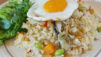 Nasi pulen hangat juga enak dipadukan dengan sayuran dan bumbu cabe. Seperti Nasi Pedas Edamame yang gurih renyah. Cara membuatnya bisa kamu lihat di resep ini. Foto: detikfood/odilia
