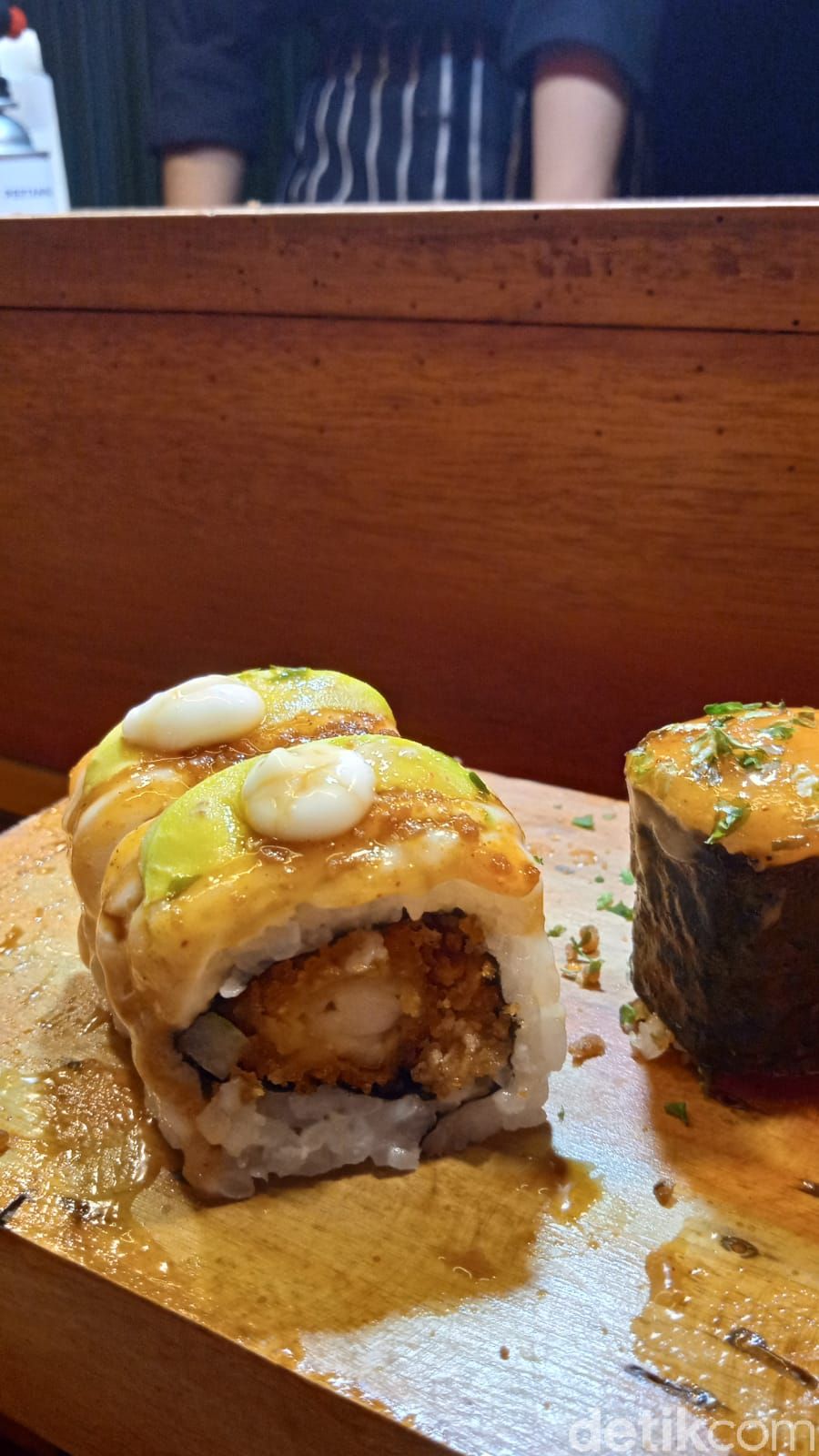 Warunk Sushi: Oishii! Sushi Kaki Lima Rp 10 Ribuan Buatan Mantan Chef Hotel