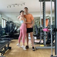 Sebagai pesepakbola, Ronaldo rutin berolahraga di gym pribadi di rumahnya. Sang kekasih Georgina Rodriguez juga kerap beraktivitas fisik di gym tersebut. Foto: Instagram