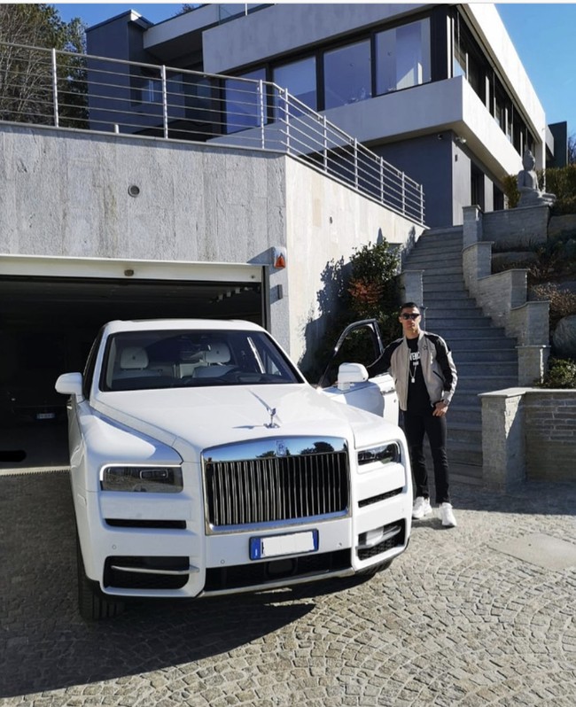 Ronaldo juga memiliki rumah mewah lainnya di Turin, Italia. Menurut Insider, total nilai properti yang dimilikinya mencapai 26 juta poundsterling atau lebih dari Rp 500 miliar. Foto: Instagram