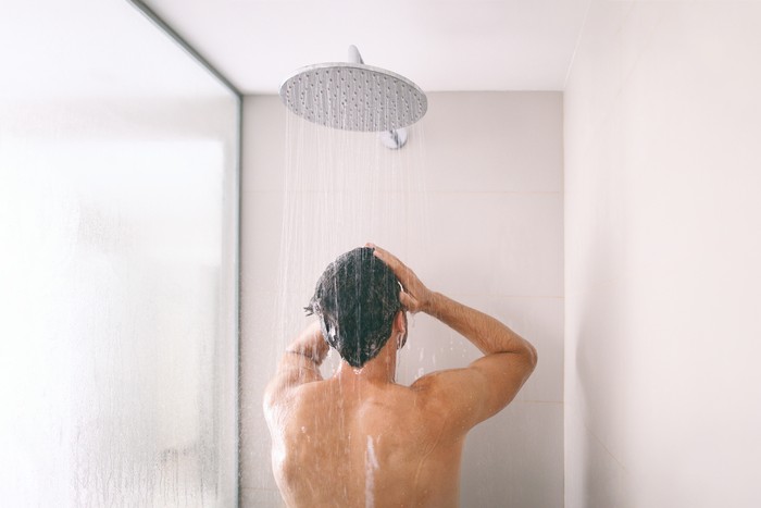 Shower kamar mandi untuk rumah minimalis. Foto: Dok. iStock Shower kamar mandi untuk rumah minimalis. Foto: Dok. iStock