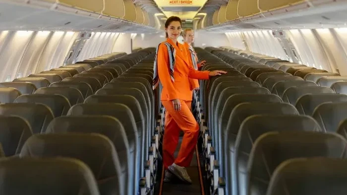 Pramugari SkyUp Airlines.