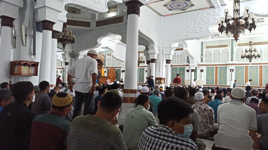Suasana salat Jumat di Masjid Baiturrahman Aceh (Agus-detikcom)