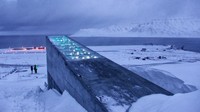 Svalbard Global Seed Vault di Norwegia. Ini merupakan harapan terakhir umat manusia jika terjadi bencana hebat atau bahkan kiamat. Semua benda yang dibutuhkan untuk membangun kembali bumi menjadi seperti sedia kala disimpan menggunakan kotak penyimpanan yang aman dan semuanya bergerak otomatis. Tidak boleh ada manusia yang masuk. Foto: Dok. oddcities
