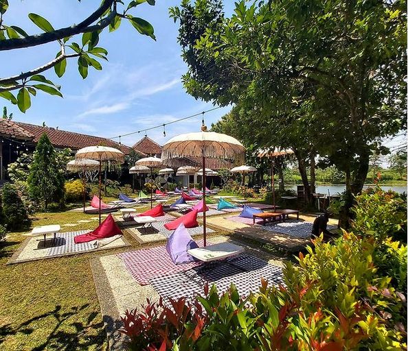 5 Kafe di Puncak Tawarkan Sensasi Makan Santai Pakai Beanbag