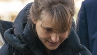 Allison Mack pernah terlibat NXIVM, sekte seks yang penuh dengan kekerasan seksual oleh pendirinya. Pemeran Smallville itu pernah menjabat sebagai salah satu petinggi dalam organisasi dan dinyatakan bersalah atas keterlibatannya. (Foto: AFP/DON EMMERT)
