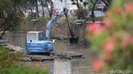 Ancang-ancang Kali Ciliwung Jelang Musim Hujan