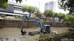 Ancang-ancang Kali Ciliwung Jelang Musim Hujan