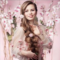 Wanita bernama Anzhelika Baranova ini disebut sebagai Rapunzel dari Rusia karena rambutnya yang sangat panjang. Dikutip dari Oddity Central, Anzhelika sendiri rupanya sudah tidak memotong rambutnya selama 23 tahun. Foto: Instagram/@lik_anzhelik