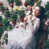 Wanita 28 tahun itu juga mengakui bahwa rambut panjangnya terkadang memang membuatnya merasa tidak nyaman. Namun dia bangga dan senang dengan rambut panjangnya saat ini. Anzhelika pun tidak berencana untuk memotong rambutnya dalam waktu dekat. Foto: Instagram/@lik_anzhelik