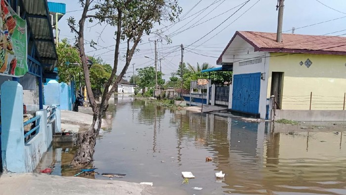 Banjir rob di Kota Medan yang rendam hingga 15 ribu rumah