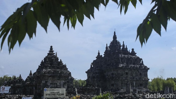 Candi Plaosan ditutup selama PPKM. Wisatawan yang bersemangat ingin wisata terpaksa gigit jari di depan pagar.