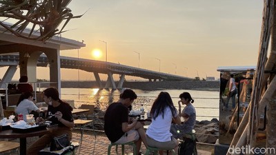 Potret Sunset di Tempat Hits ala Korea di Teluk Jakarta