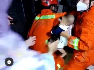 Damkar Evakuasi 5 Orang Terjebak Lift di Jaktim, Salah Satunya Bayi