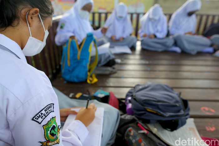 PT Timah Tbk kembali memberikan kesempatan bagi anak bangsa yang ada di wilayah operasional perusahaan secara ekonomi kurang mampu agar dapat mengenyam pendidikan terbaik.

Tentunya semua itu diberikan secara gratis dan cuma-cuma untuk jenjang SMA yang dilaksanakan dengan sistem asrama.

Untuk pembelajaran secara akademik tetap dilaksanakan di SMAN 1 Pemali, sementara untuk asramanya dilaksanakan di kawasan Timah Learning Center.