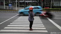 Fenomena alam Jakarta Tanpa Bayangan terjadi pada hari ini jam 11.39 WIB.