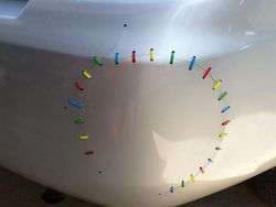 Cara Super Kreatif Mengakali Bagian Mobil yang Penyok