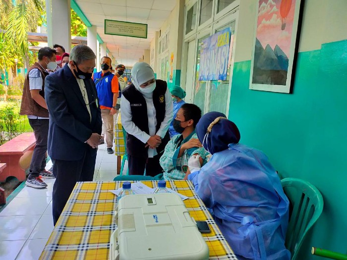 Gubernur Jatim Dorong Percepatan Vaksinasi Lansia