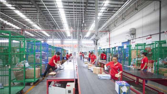 Ilustrasi gudang logistik
