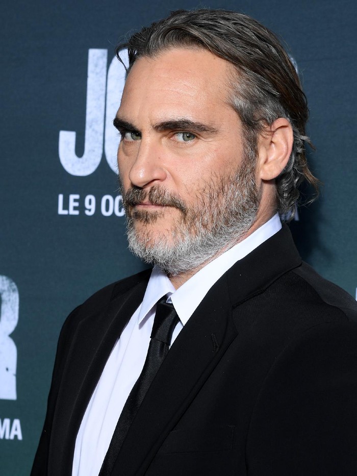 Joaquin Phoenix PARIS, FRANCE - SEPTEMBER 23: Joaquin Phoenix attends the Joker Premiere at cinema UGC Normandie son September 23, 2019 in Paris, France. (Photo by Pascal Le Segretain/Getty Images)