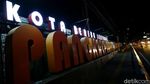 Keren Nggak? Klenteng Cantik Ini Adanya di Perempatan Jalan