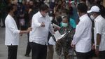 Momen Jokowi Bagi-bagi Bantuan untuk PKL di Malioboro