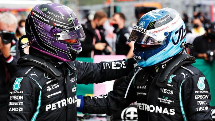 ISTANBUL, TURKEY - OCTOBER 09: Pole position qualifier Lewis Hamilton of Great Britain and Mercedes GP and second place qualifier Valtteri Bottas of Finland and Mercedes GP celebrate in parc ferme during qualifying ahead of the F1 Grand Prix of Turkey at Intercity Istanbul Park on October 09, 2021 in Istanbul, Turkey. (Photo by Umit Bektas - Pool/Getty Images)