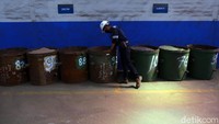 Nah, logam tanah jarang inilah yang menjadi harta karun rebutan dunia. Pasalnya, bermanfaat untuk pengembangan teknologi antariksa, bahan untuk baterai mobil listrik, semikonduktor, industri elektronik, hingga pembangkit listrik.Foto: Rachman_punyaFOTO