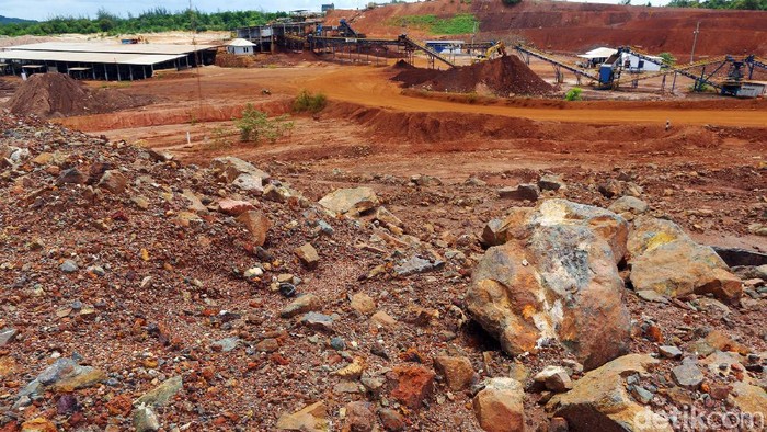 Indonesia disebut memiliki 512 titik harta karun yang tersebar di tambang timah. Harta karun ini disebut-disebut mempunyai nilai investasi yang sangat besar dan dunia pun sedang berlomba-lomba mencarinya.