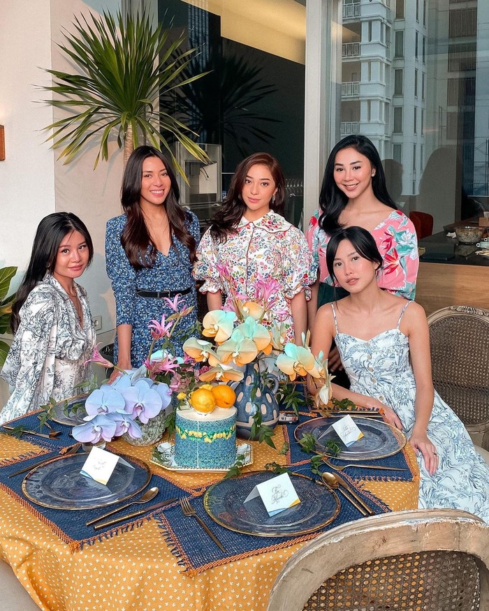Nikita Willy Hamil, Ini Momen Hangoutnya Bareng Suami dan Teman