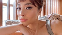 Perempuan kelahiran 29 Juni 1994 ini menikah dengan Indra Priawan pada Oktober 2020. Setahun menanti, akhirnya mereka siap memiliki momongan. Foto: Instagram @nikitawillyofficial94