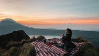 Nikita Willy juga hobi traveling ke alam terbuka. Selain ke gunung, Nikita juga pernah menjelajah hutan dan pantai. Perempuan cantik ini tak takut meskipun harus rela berhari-hari tidak mandi.  Foto: Instagram @nikitawillyofficial94