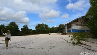 Sekolah Laskar Pelangi atau biasa disebut juga SD Muhammadiyah Gantong, bisa menjadi salah satu pilihan untuk dikunjungi. Pamor sekolah Laskar Pelangi ini juga tak meredup meskipun dihantui pandemi COVID-19 yang tak kunjung usai.