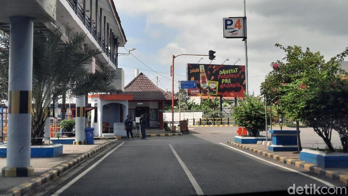 Suasana Pelabuhan Ketapang begitu sepi pada Sabtu (9/10/2021) pagi. Penyeberangan didominasi kendaraan logistik.