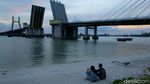 Ragam Cara Menikmati Senja di Jembatan Emas Pangkalpinang