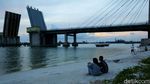 Ragam Cara Menikmati Senja di Jembatan Emas Pangkalpinang